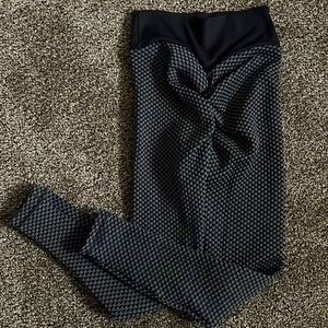 NWOT Butt Lifting TikTok Viral Leggings